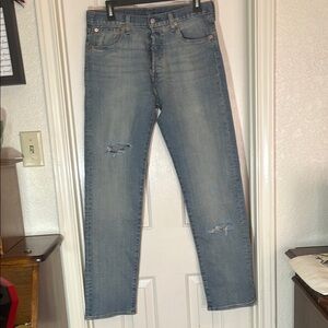 Levi's • Men’s Light Blue Distressed Jeans • Size 30 x 32